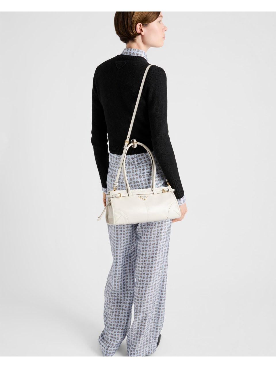 Кожаная сумка среднего размера Prada